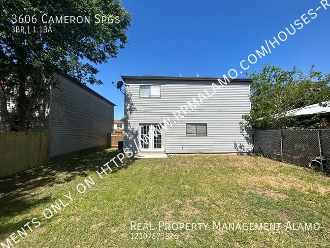 Building Photo - **MOVE-IN SPECIAL** MUST SEE! 3 Bedroom / ...