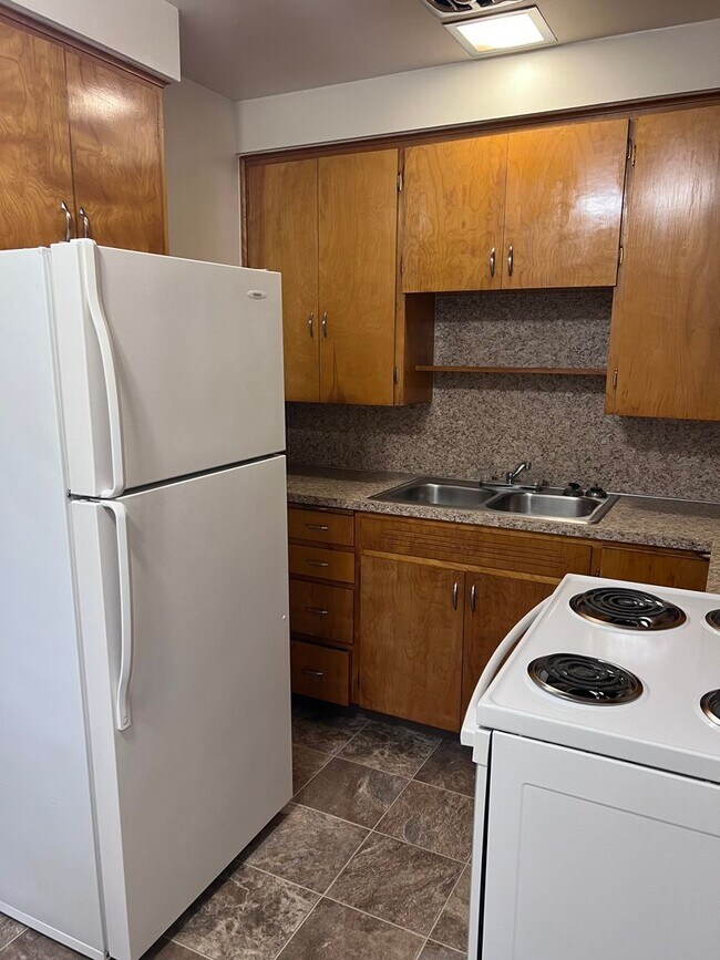Interior Photo - 086-Friendship Court Apartments