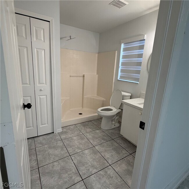 Building Photo - 5011 Brookfield St