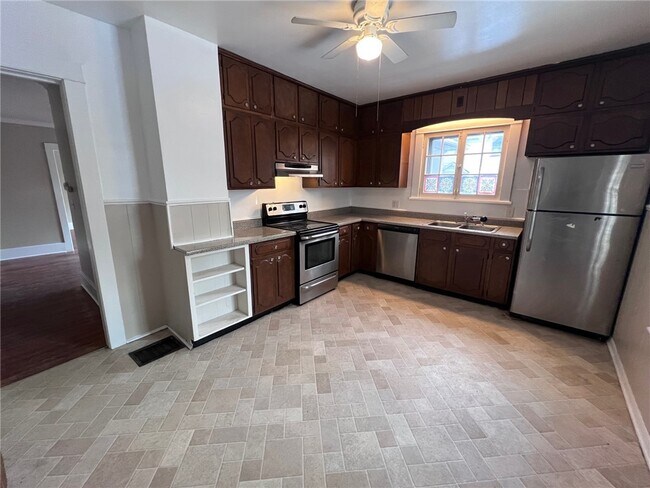 Building Photo - 135 Arbordale Ave