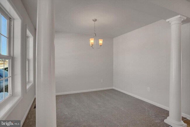 Building Photo - 601 Exeter Ln