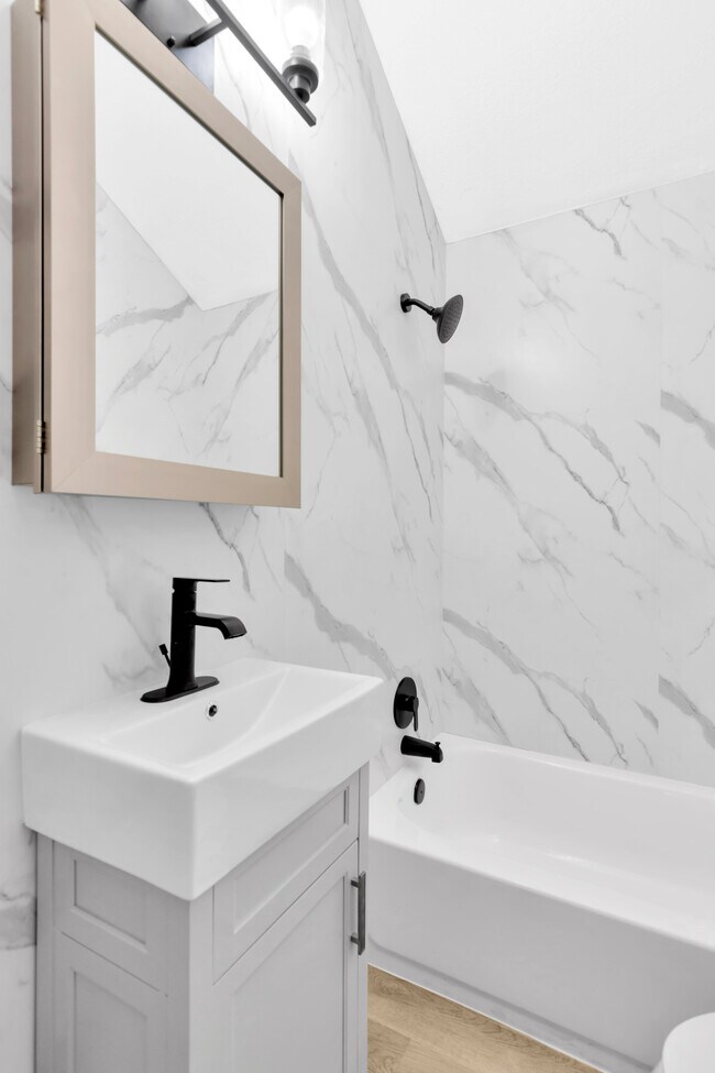 Building Photo - 1515 Sadlon Ave