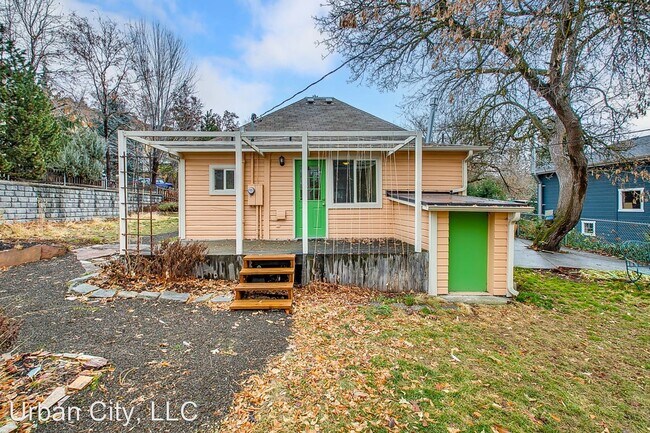 Building Photo - 2 br, 1 bath House - 1605 5th St.