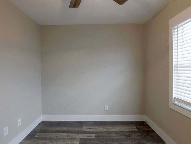 Building Photo - Duplex Fort Myers Duplex 14181