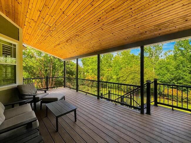 Building Photo - 128 Fox Farm Way