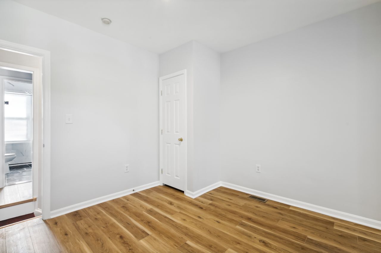 Building Photo - 1110 3rd St NE