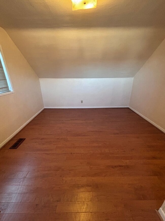 Building Photo - 3 Bedroom 2 Bath House with an office