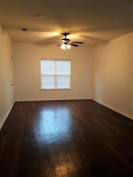 Building Photo - 4241 Castlegate Dr