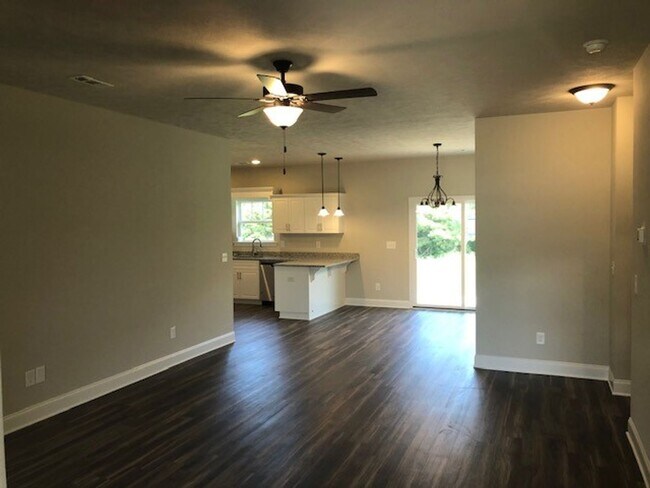 Building Photo - 103 Chancellor Ct