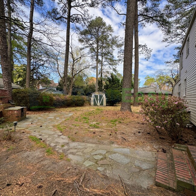 Building Photo - 8533 Circle Dr