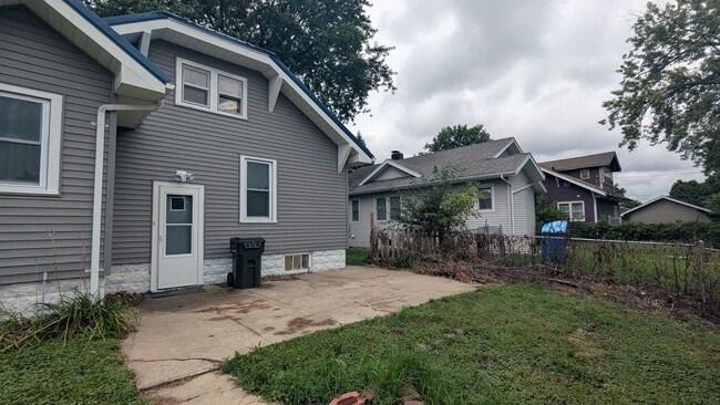 Building Photo - 817 Western Ave