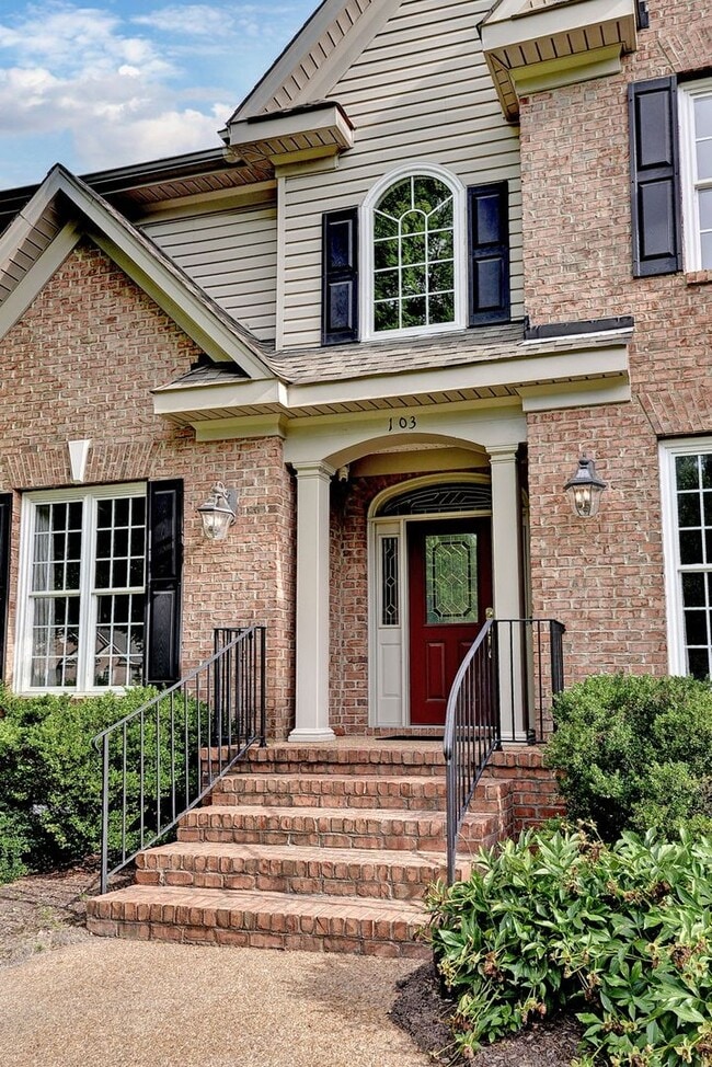 Building Photo - Spacious 5BR/4BA Home in Yorktown – Convenient Location and Comfortable Living