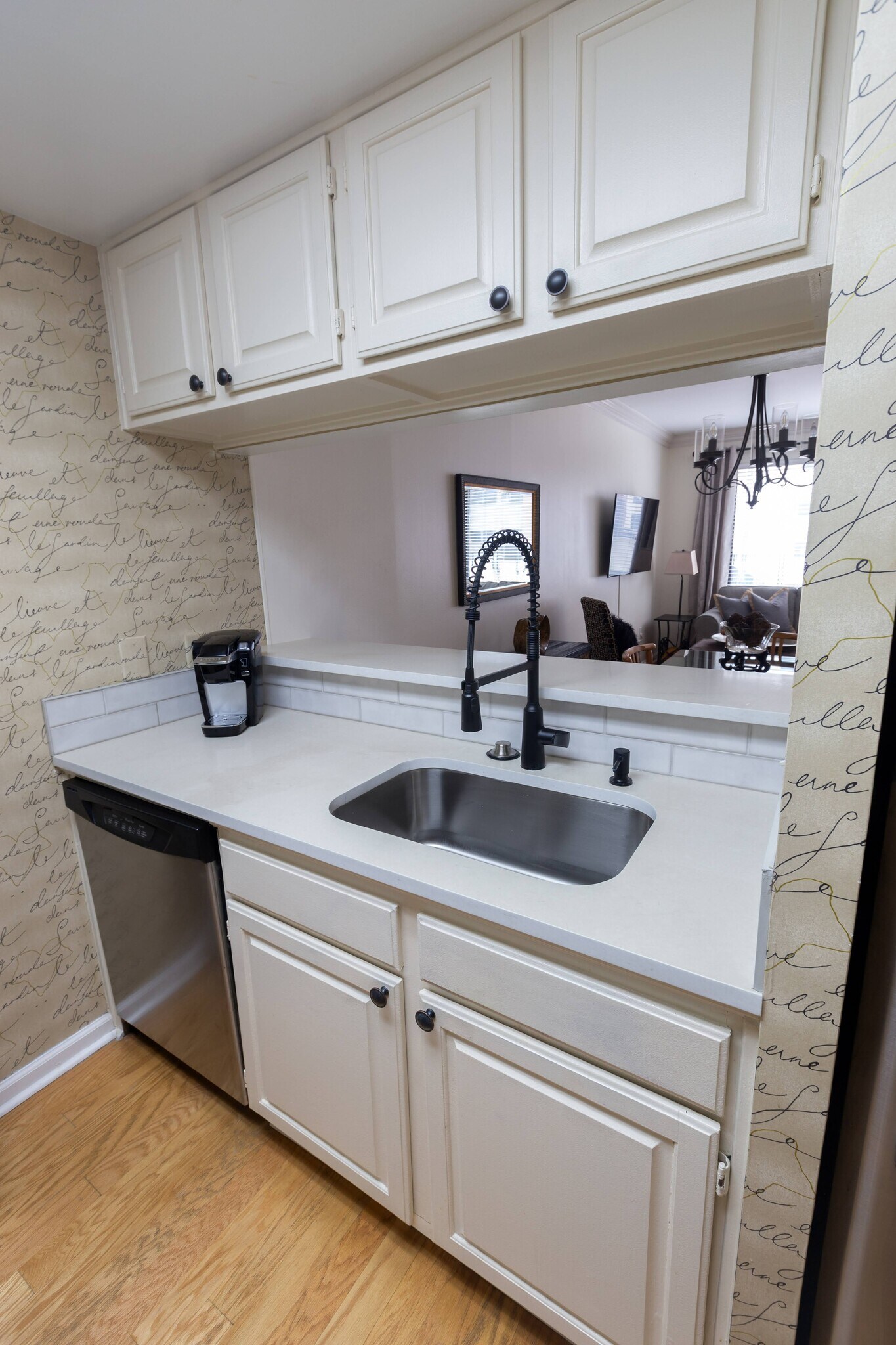 Building Photo - 3481 Lakeside Dr NE