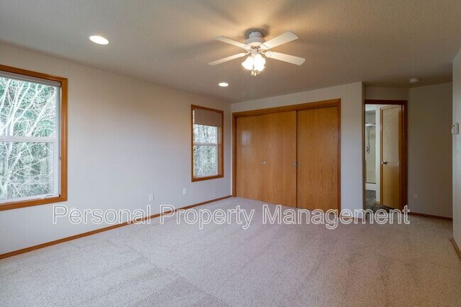 Building Photo - 9309 NE 30th Ave