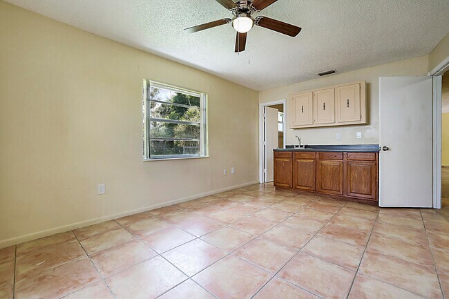 Building Photo - 2346 Caroma Ln