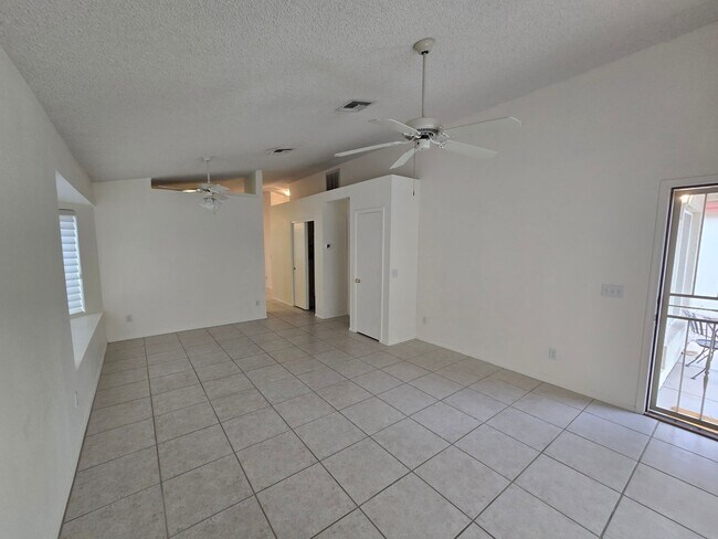 Building Photo - 1120 N Val Vista Dr