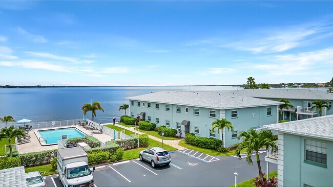 Building Photo - Palms at Waters Edge 3336-J8