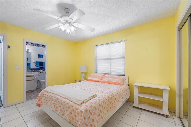 Building Photo - 901 Sandy Oaks Dr