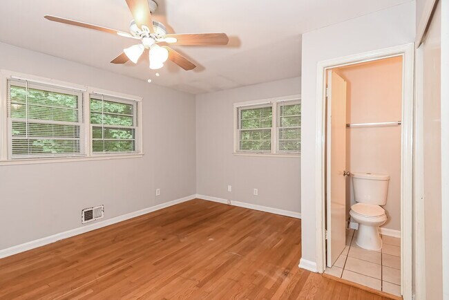 Building Photo - 4630 Cresant Ln