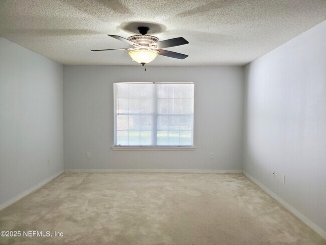 Building Photo - 2149 Pine Tree Ln