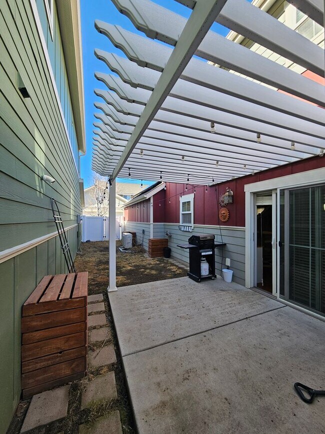 Building Photo - Move-In Ready Furnished Home | Utilities Included | Josephine Crossing