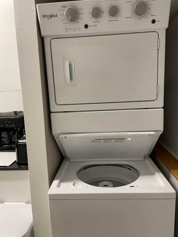 Building Photo - 4 S Gay Dr