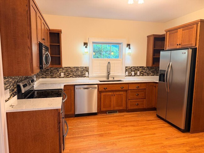 Building Photo - 212 9th Ave NW