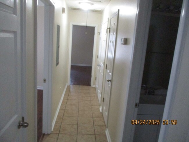 Building Photo - 228 Glade Ln