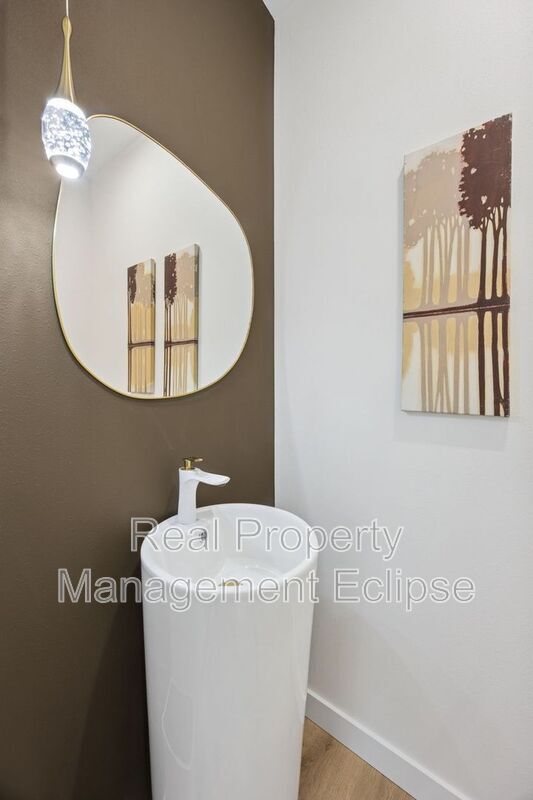 Building Photo - 742 N 90th St
