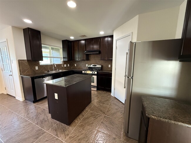 Building Photo - 3306 View Valley Trail