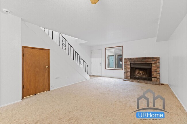 Building Photo - First Month FREE! Spacious 2BD/1.5BA Townhome in SE Portland - Move-In Ready