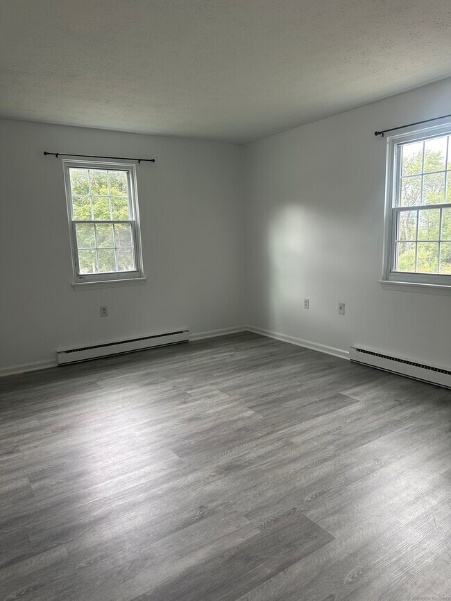 Building Photo - 103 Horse Pond Rd