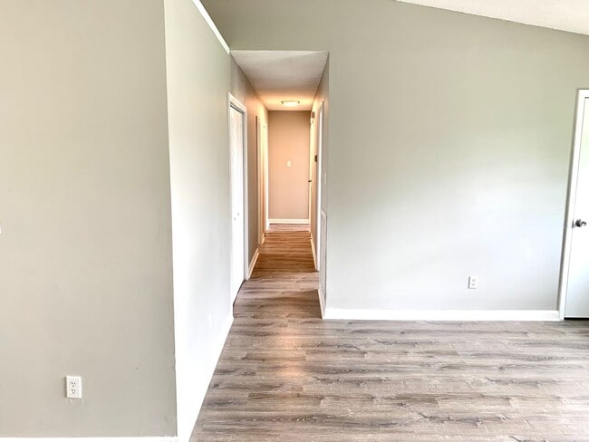 Building Photo - 208 State Line Rd