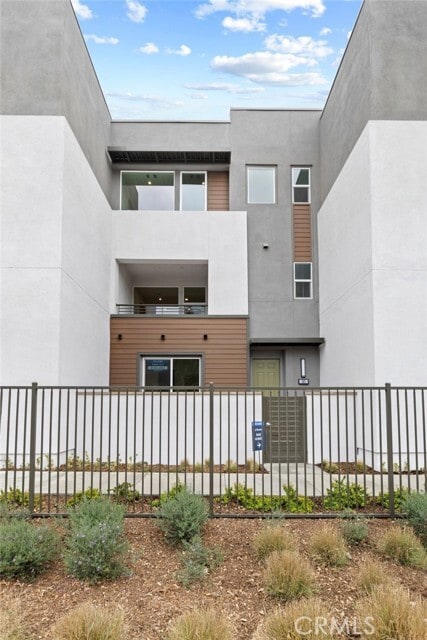 Building Photo - 585 S Lyon St