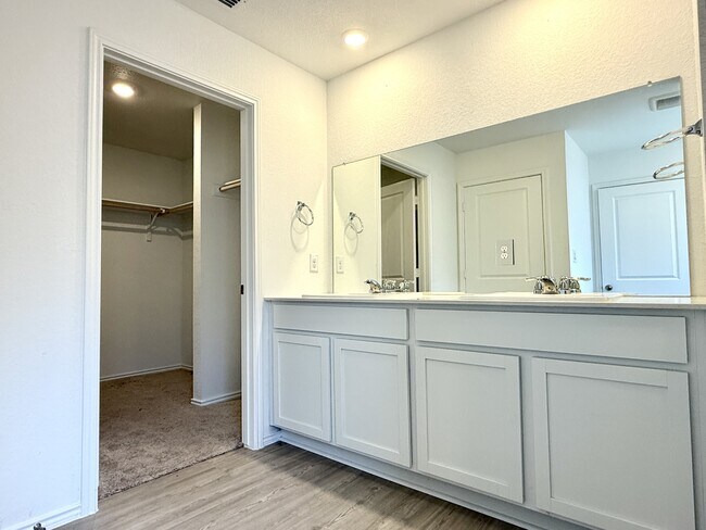 Building Photo - 273 Sormonne Lp
