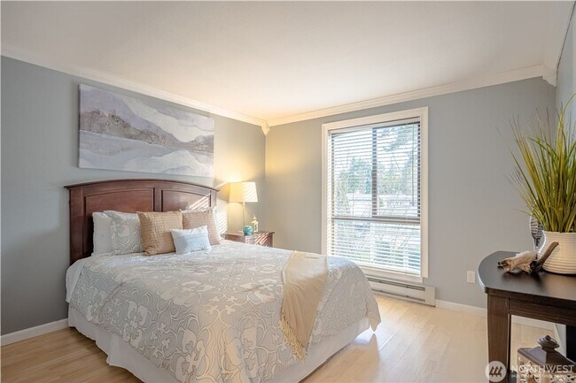 Building Photo - 3 bed/2 bath Condo in Bellevue!