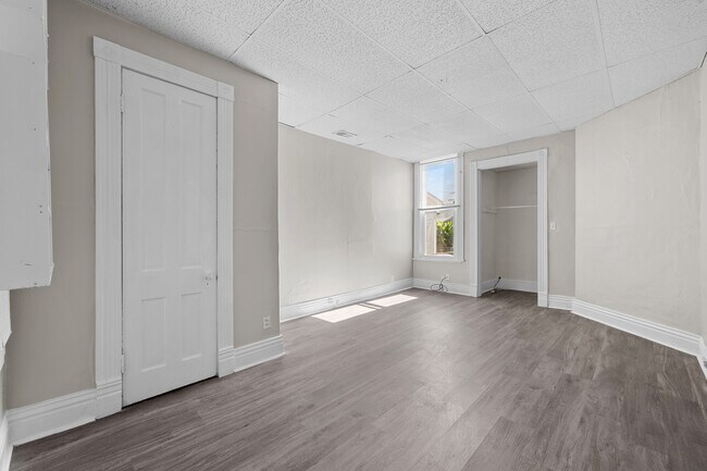 Building Photo - 652 N 29th St