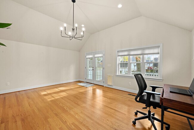 Building Photo - 15 Arapahoe Rd