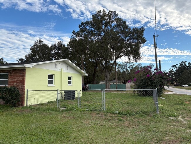 Building Photo - For Rent: 4-Bedroom Home in Lakeland