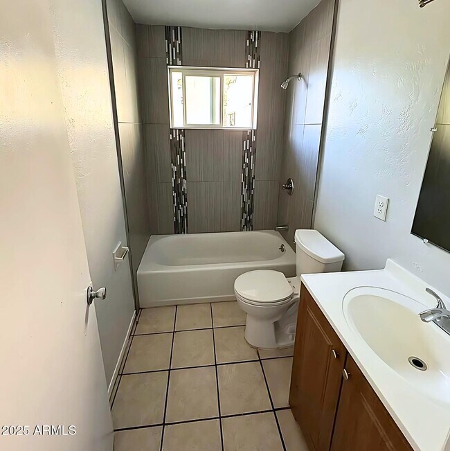 Building Photo - 555 W Rio Salado Pkwy