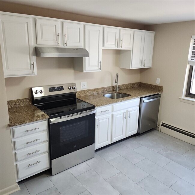 Building Photo - 62 Charlesbank Way