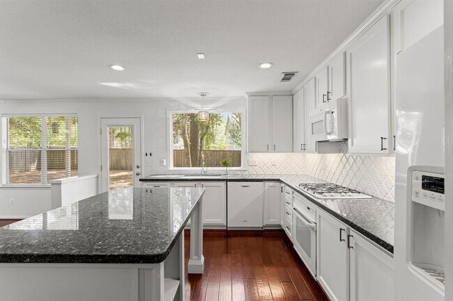 Building Photo - 43 W Gaslight Pl