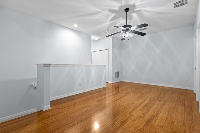 Building Photo - 11408 Center Lake Dr