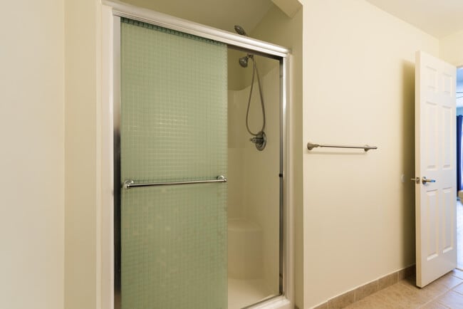 Building Photo - 120 W Oakbrook Dr