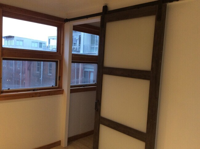 Building Photo - Downtown York Living at its Best! 1 Bedroom/1 Bath, Top Level Apartment, Laundry-Open Concept