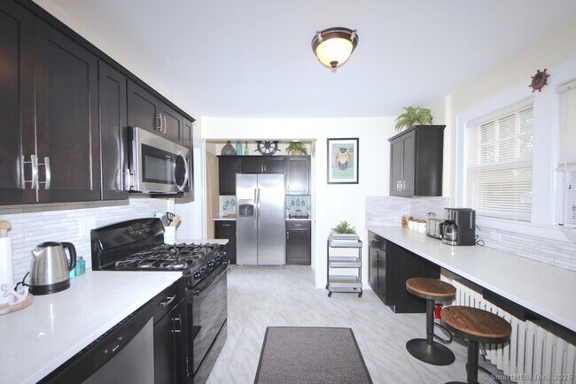 Building Photo - 1093 Shippan Ave