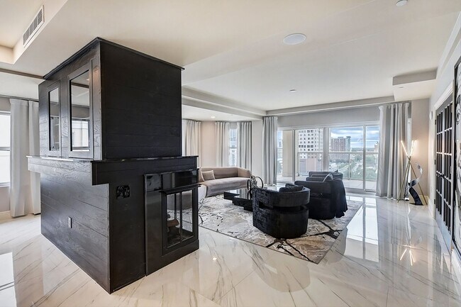 Building Photo - Modern High End Luxury Condo in Uptown Charlotte