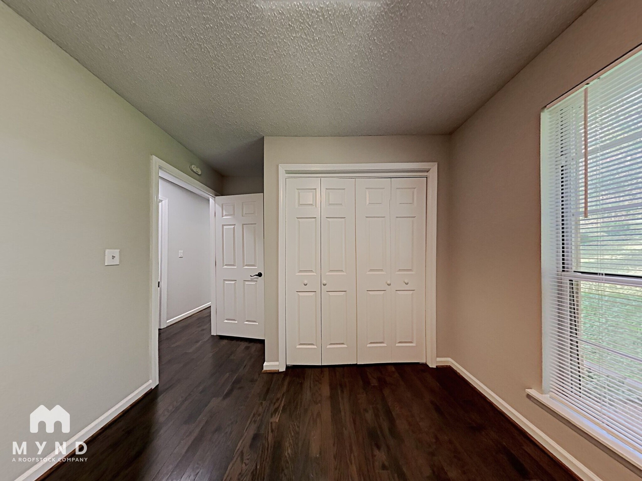 Building Photo - 1021 Medina Dr