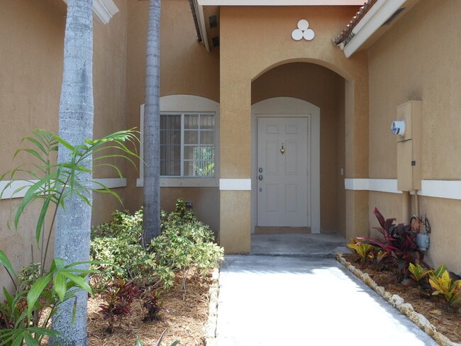 Building Photo - Cutler Bay Townhouse