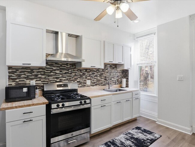 Building Photo - Charming Spacious Baltimore Rowhome